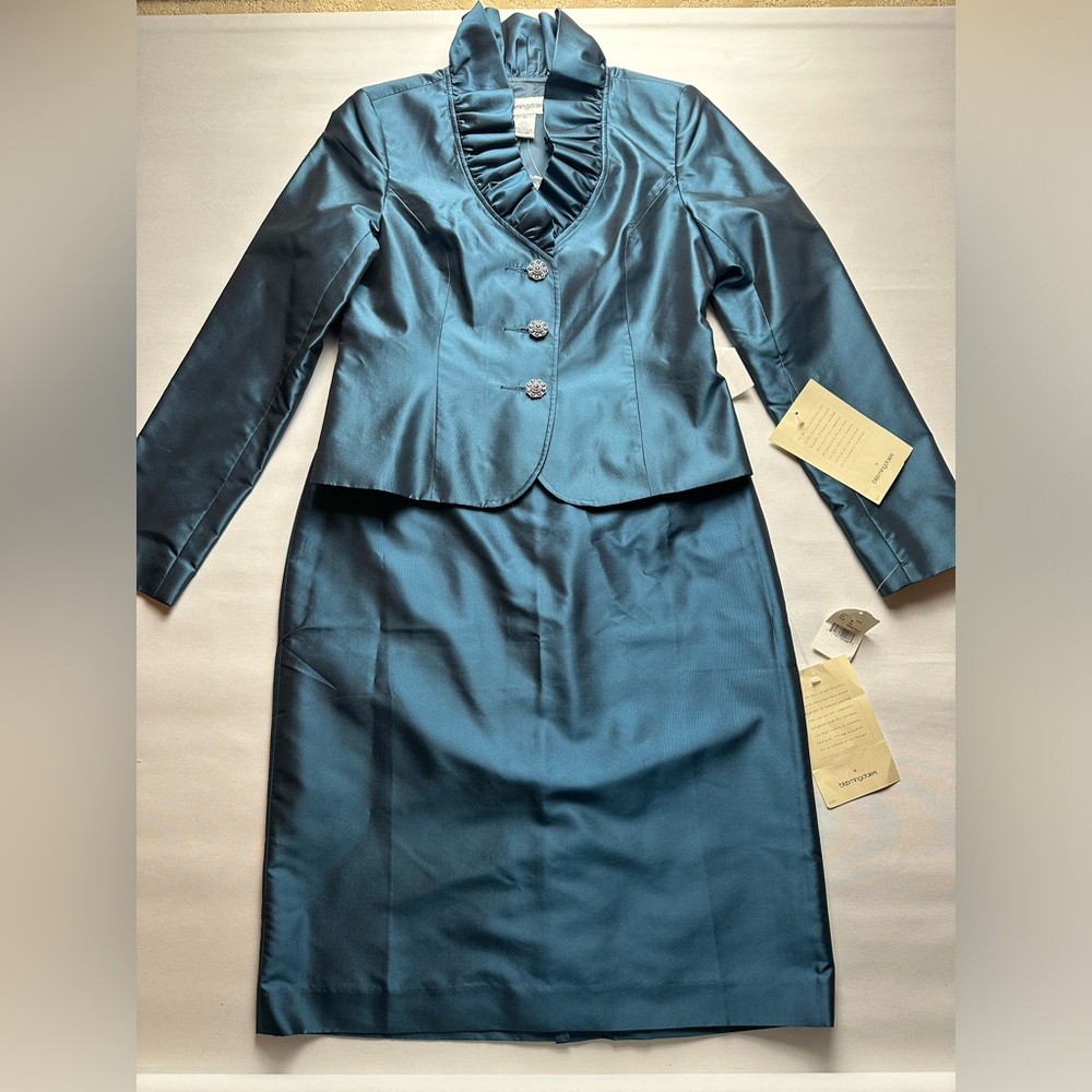 NWT Bloomingdale’s blue jewel tone dress suit. Jacket 8P; skirt size 8